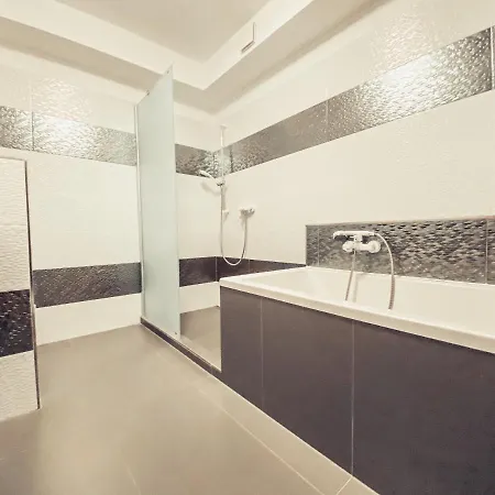 Admiral Sky Deluxe Apartman Siofok