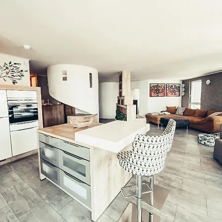Admiral Sky Deluxe Apartman Apartament Siófok