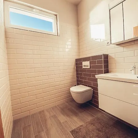 Apartament Admiral Sky Deluxe Apartman *