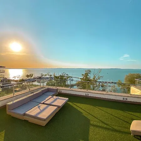 Apartament Admiral Sky Deluxe Apartman *